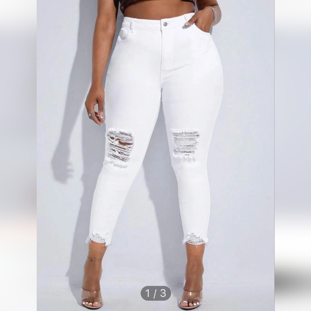 SHEIN White Skinny Jeans with Cropped Length and black stretchy tank top